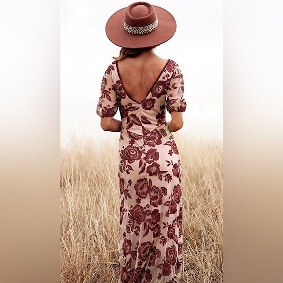 🍦Valencia Embroidered Floral Maxi Dress in Cream size M, NWT✨ - Picture 8 of 10